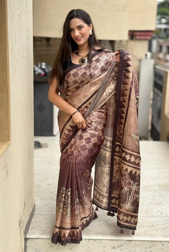 Woman in Geometric print Tussar silk saree.