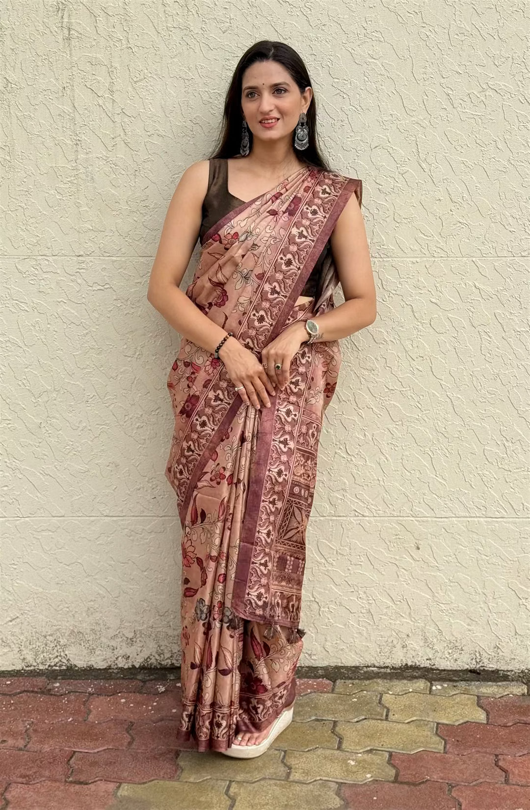 Woman wearing a Rose Gold Kalamkari printed saree.
