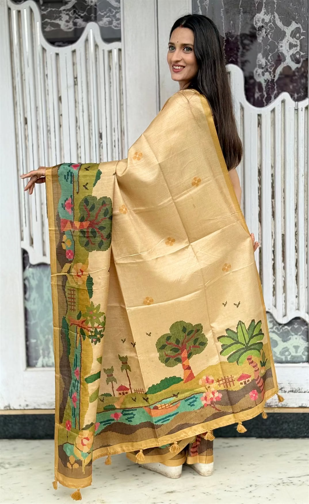 Jammdani Villge garden pattern saree for woman.