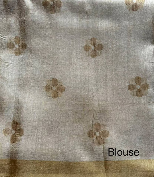Printed blouse with solid border for woman.