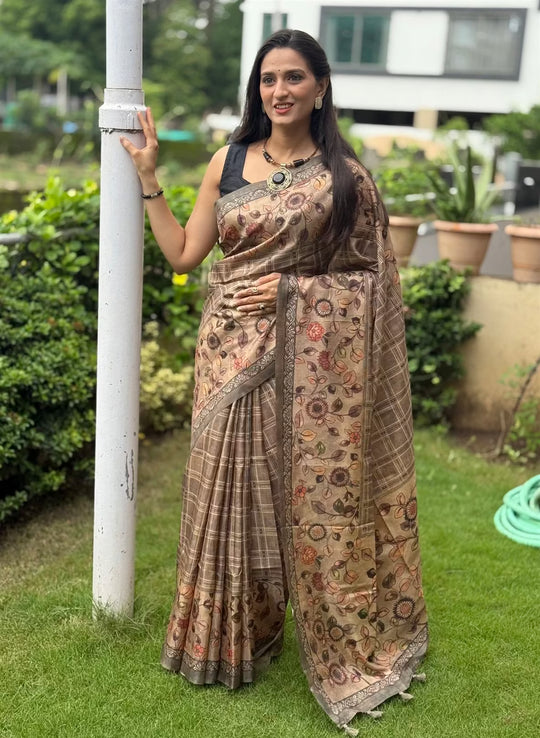 Woman wearing a grey toned Floral Border with Checks Pattern saree.