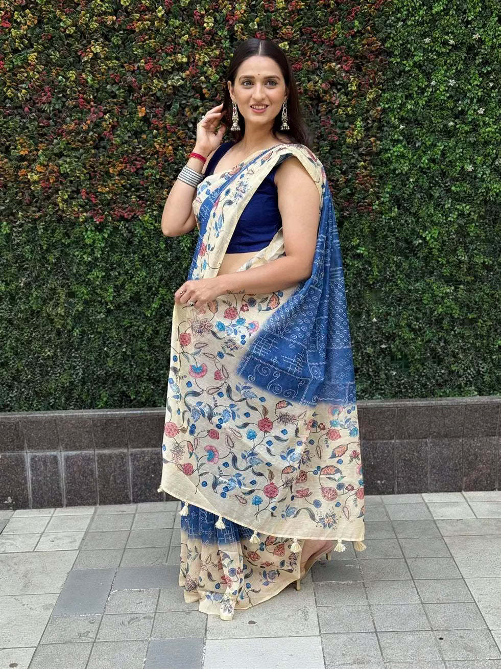 Women Wearing Chanderi Silk Saree showing pallu detailing.