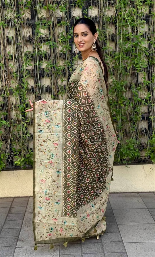Woman wearing Mehndi Patola with Beige Floral Print Silk Saree.