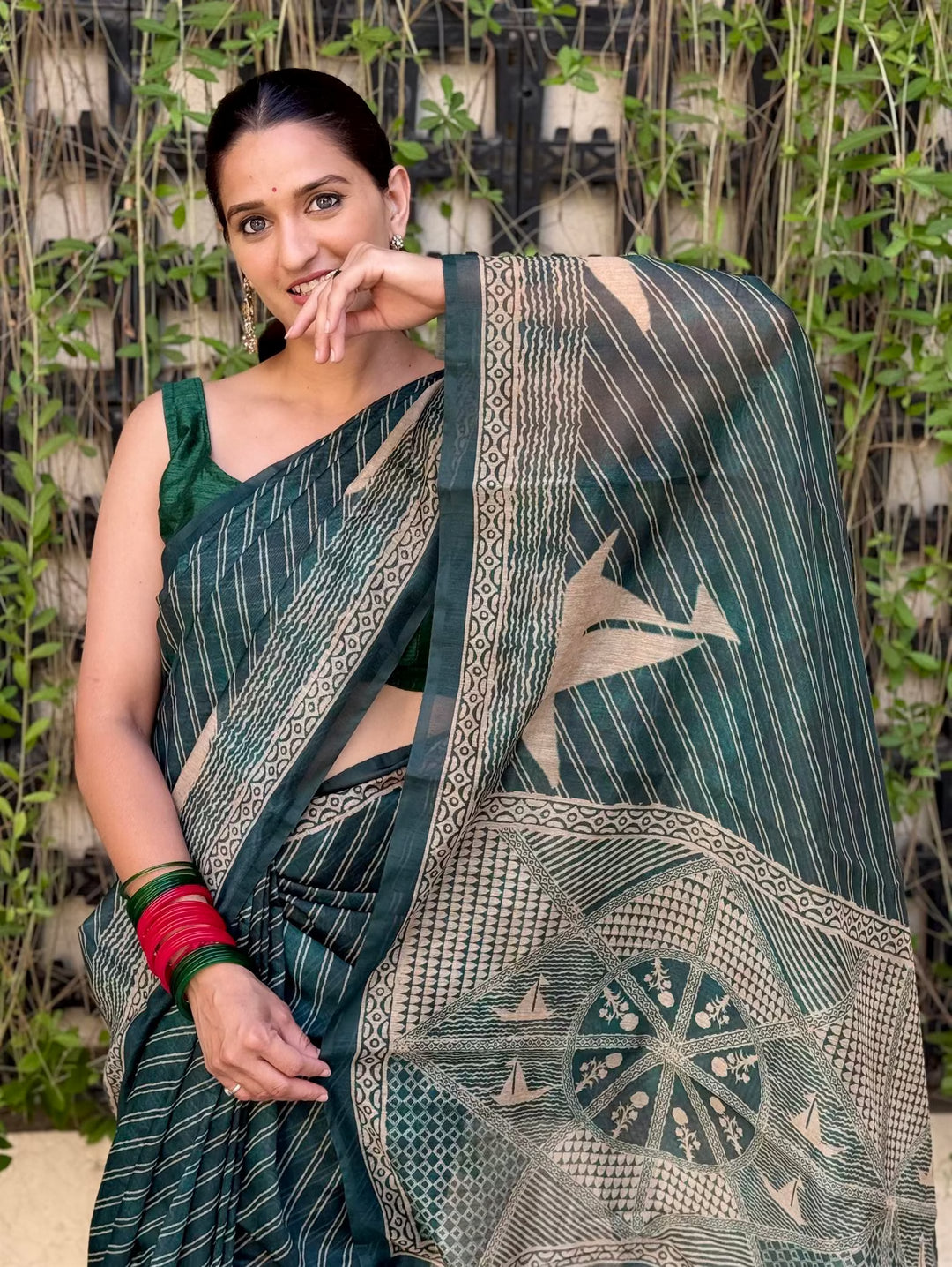 Woman wearing Lehariya Boat Print Chanderi Silk Saree.