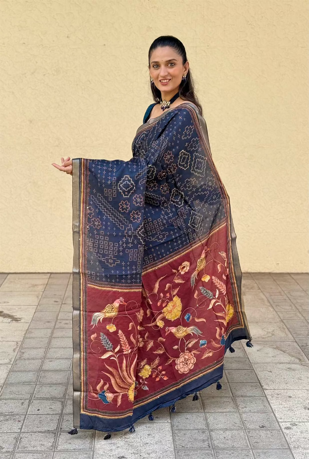 Woman weaing Navy Blue With Maroon Pallu Silk Saree by Ethnic Today.