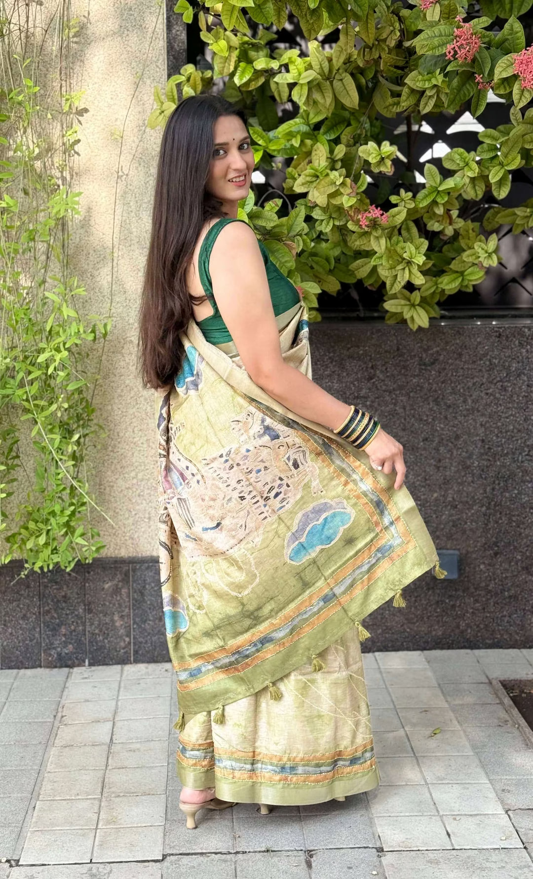 Woman wearing Olive Green Katha & Kalamkari Dola Silk Saree.