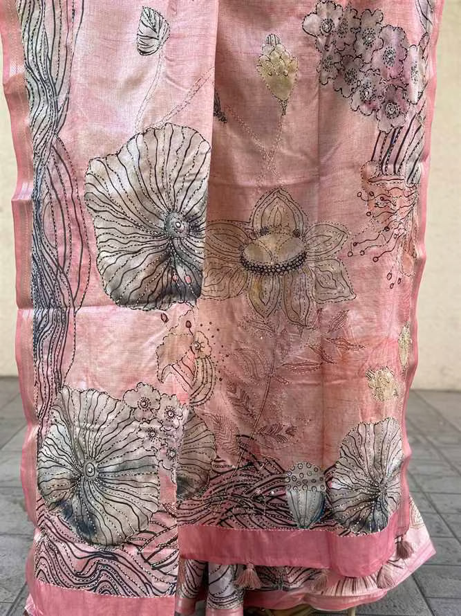 Dusty Rose saree pallu by Ethnic Today.