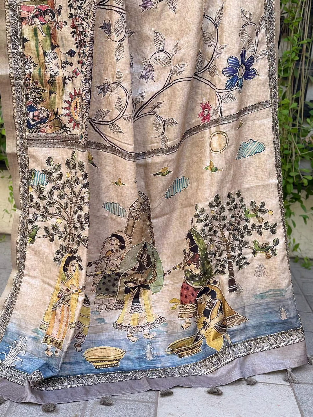 Grey katha work saree pallu by Ethnic Today.