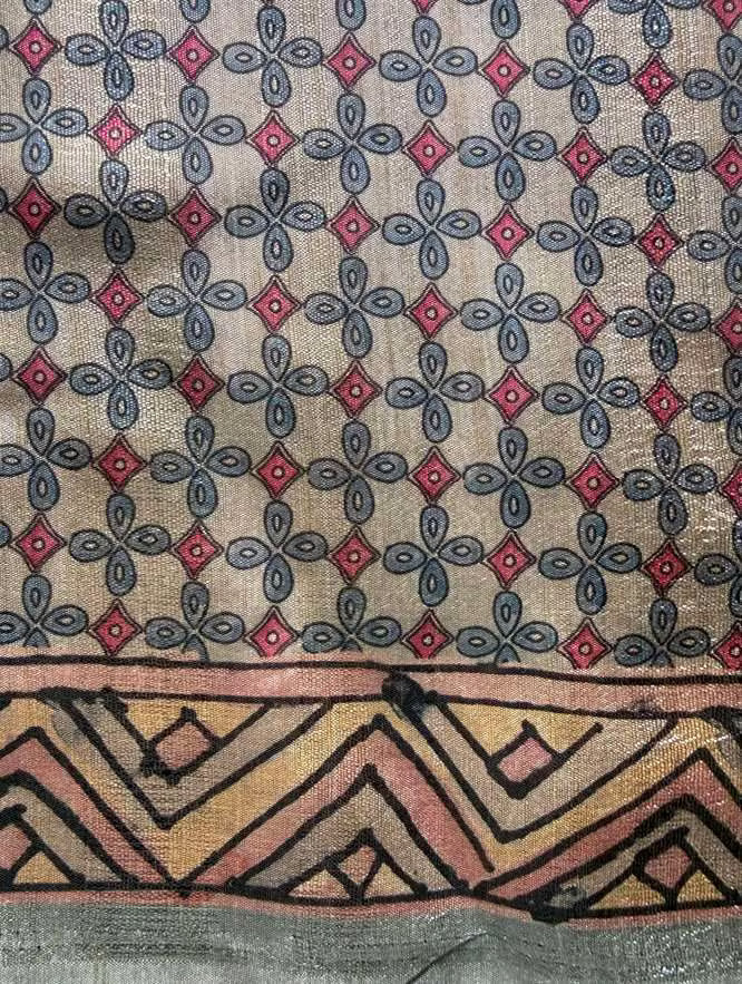 Blouse for woman featuring a Geometric printed border. 