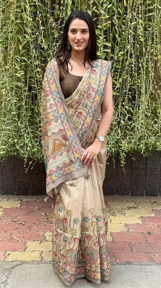 Woman wearing a Kalamkari with Geometric inspired pallu saree.