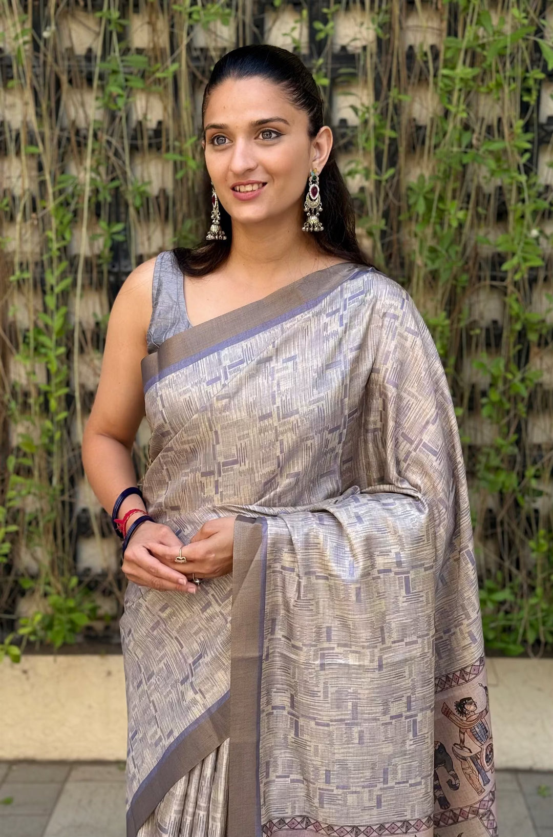 Woman wearing Folk Art Pallu with Geometric Soft Silk Saree.