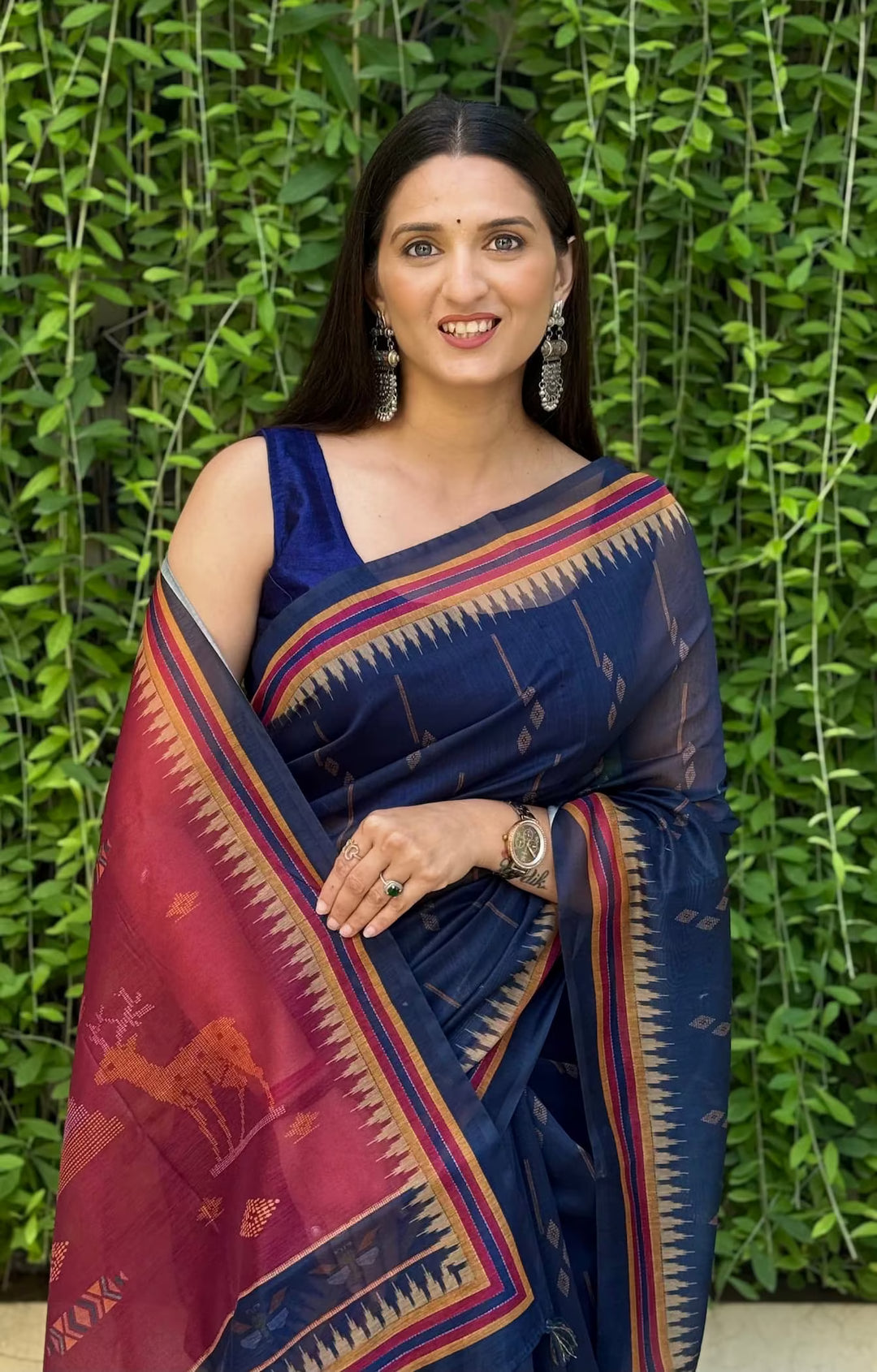 Woman in Navy Blue Temple Border with Contrast Maroon Pallu saree.