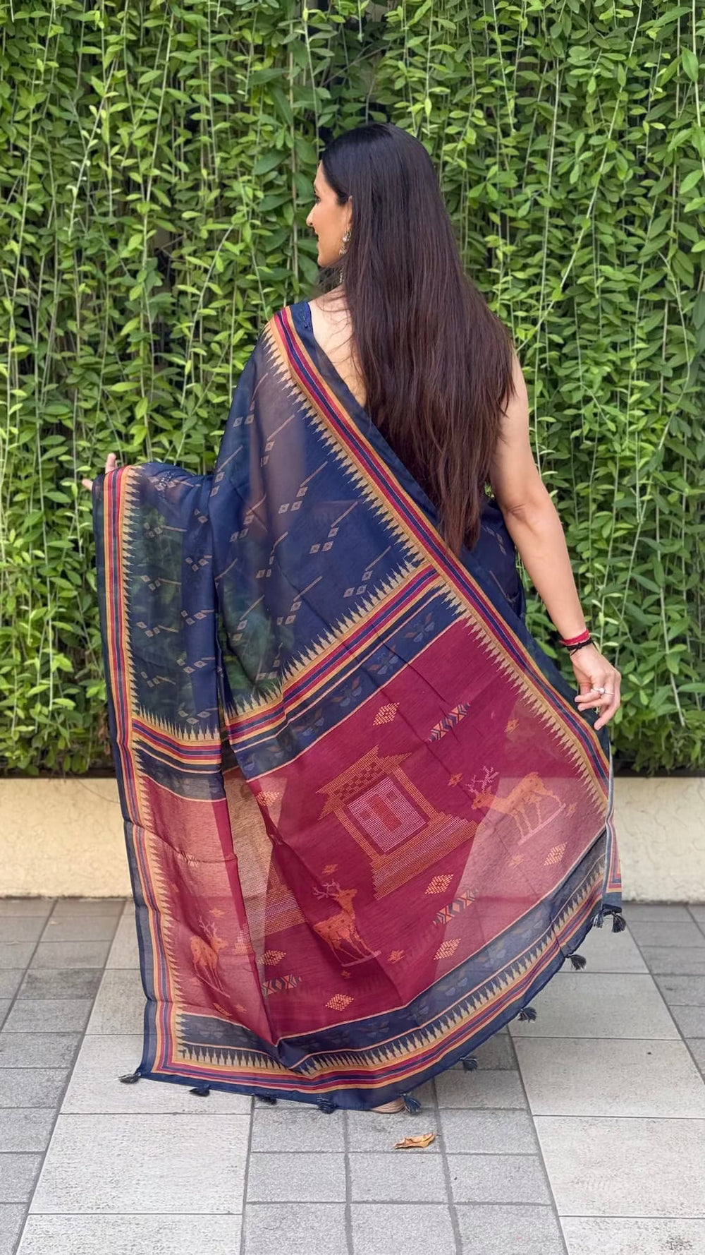 Woman wearing Navy Blue Temple Border with Contrast Maroon Pallu saree by Ethnic Today.